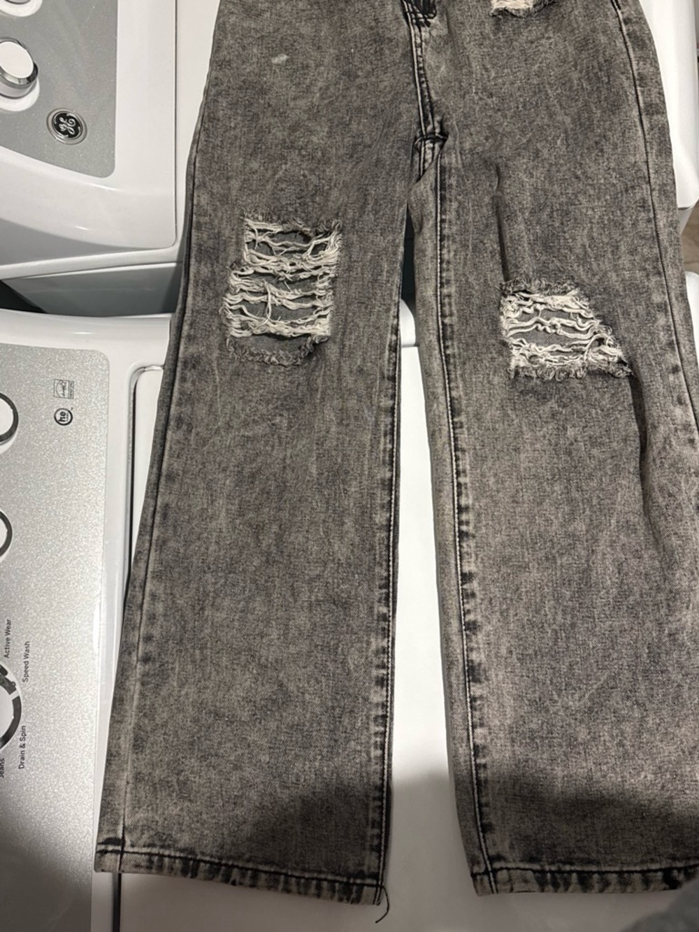 SHEIN Gray Distressed Kids Jeans with Ripped Knees